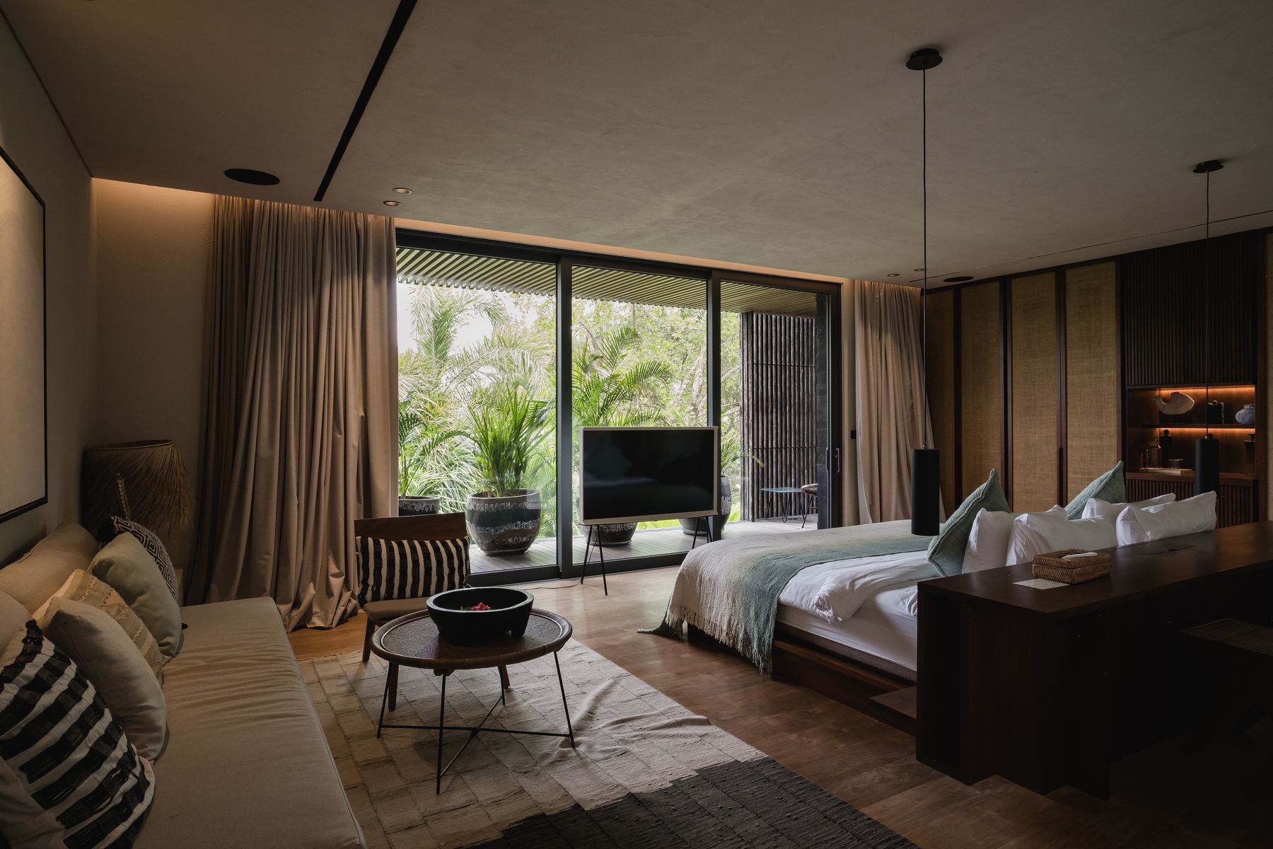 Bedroom with lounge and terrace
