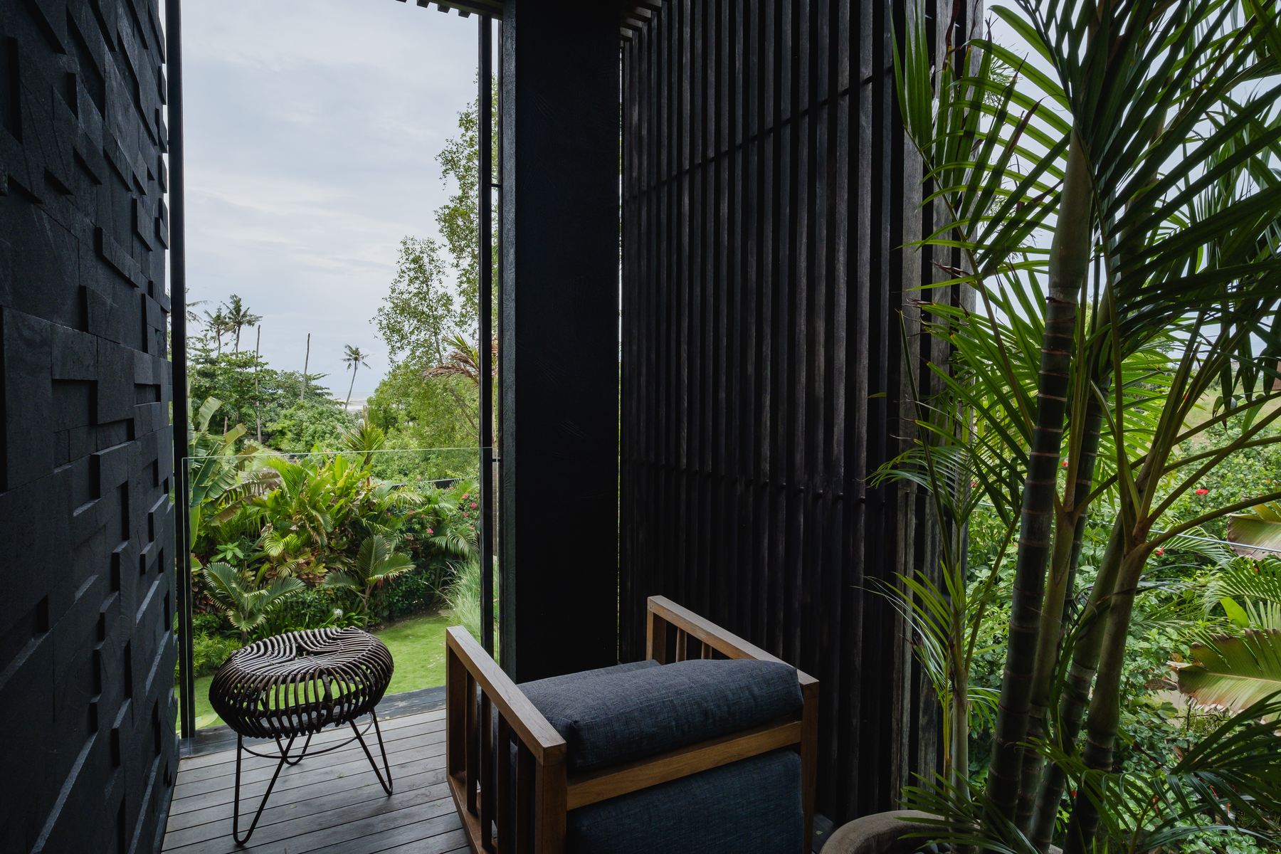Terrace seat over the garden