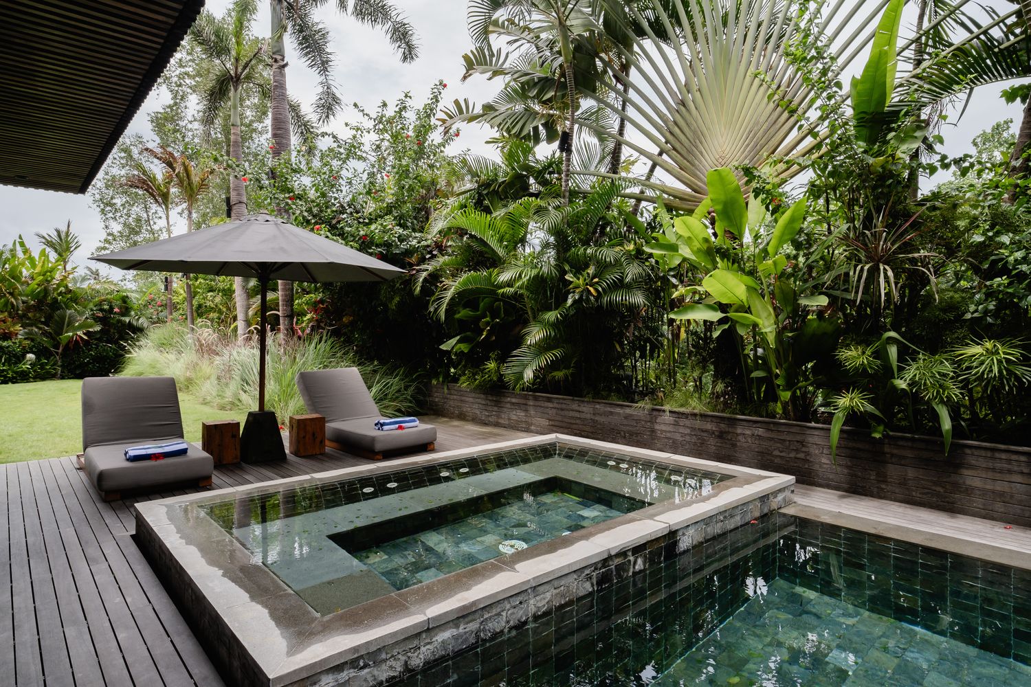 Plunge spa beside the pool